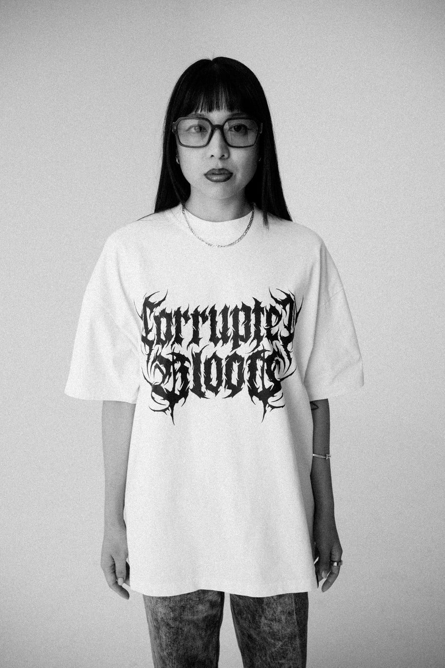 Zwei Models mit Corrupted Blood Shadow World Kleidung